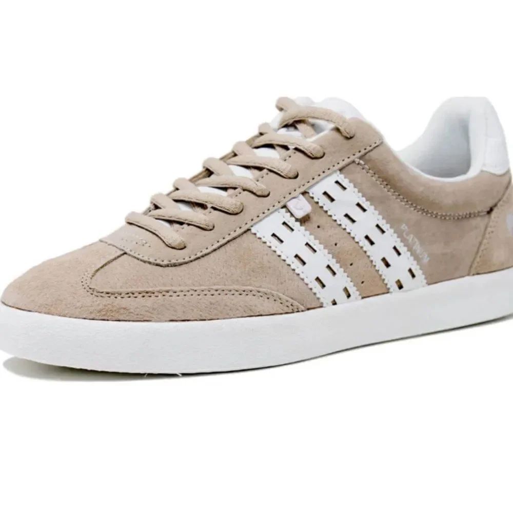 New without tags Q1905 Platinum Women's
Brushed Tan Nubuck size 40.